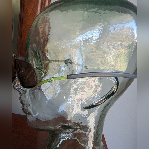 🎁Authentic CHANEL frameless sunglasses 😎 - Picture 2 of 9